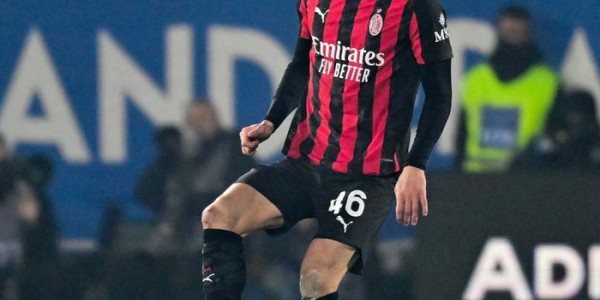 华体育官网最新版-加比亚鼓励米兰队友团结超越困难|AC米兰|达科·加比|加油男孩_新浪体育_新浪新闻