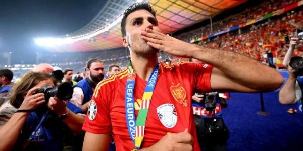 华体育官网最新版-罗德里金球专访：颁奖之前，我真的不知道会获奖