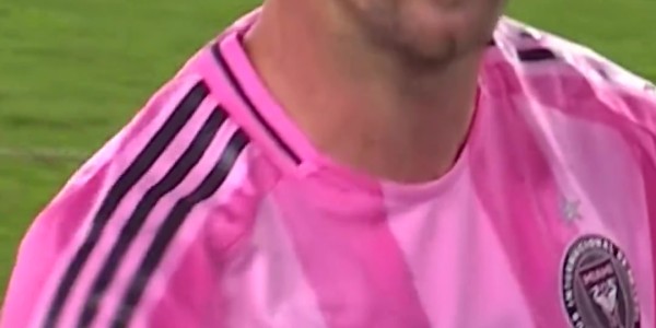 华体会(hth)网页版-这球记下来😂梅西攻入任意球后朝着奥兰多城替补席比划签字手势