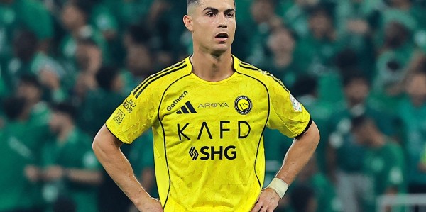 沙特媒体：C罗将于周一接受放射学检查，初步检查其腿部肌肉疼痛