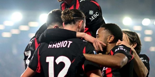 华体育官网最新版-加比亚鼓励米兰队友团结超越困难|AC米兰|达科·加比|加油男孩_新浪体育_新浪新闻