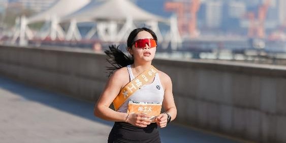 近1300 名高校跑者集结上海，这场接力赛把青春跑成了高光时刻